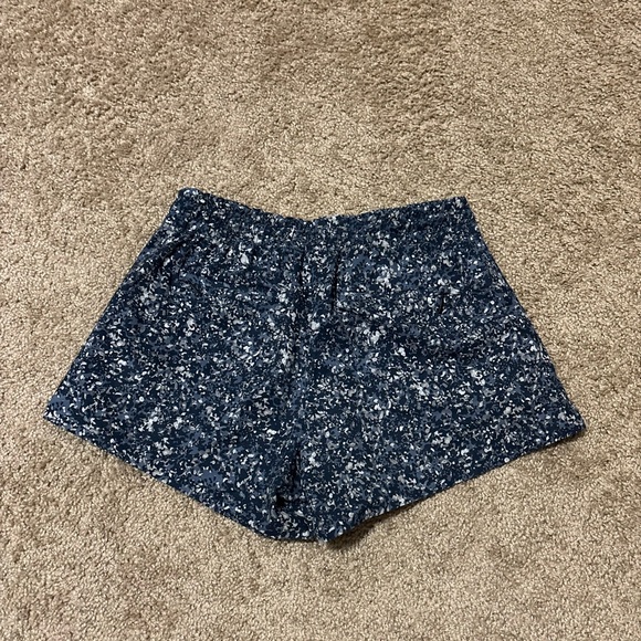 Athleta Printed Baja Shorts Size 4 - Picture 3 of 6